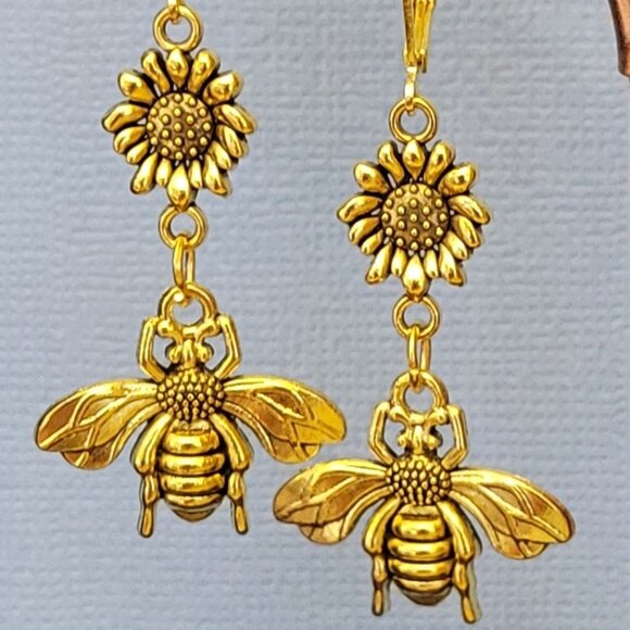 Beautiful HONEY BEE Sunflower Gold Lever Back Earrings , Nature, Boho Flower - Picture 1 of 6